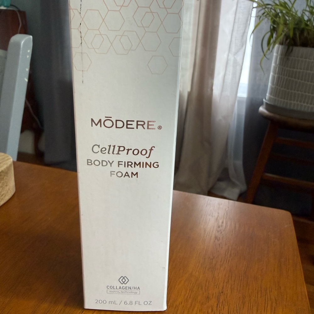 Modere CellProof Body Firming Foam — White